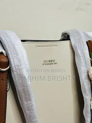 ক্লাসিক এর টোট ব্যাগ