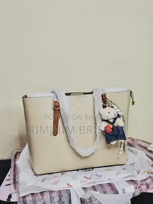 ক্লাসিক এর টোট ব্যাগ