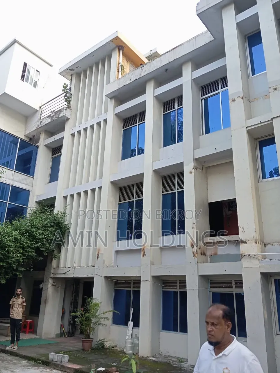 Four storeyed house for sale on 15 katha of land in Gulshan road no 135.