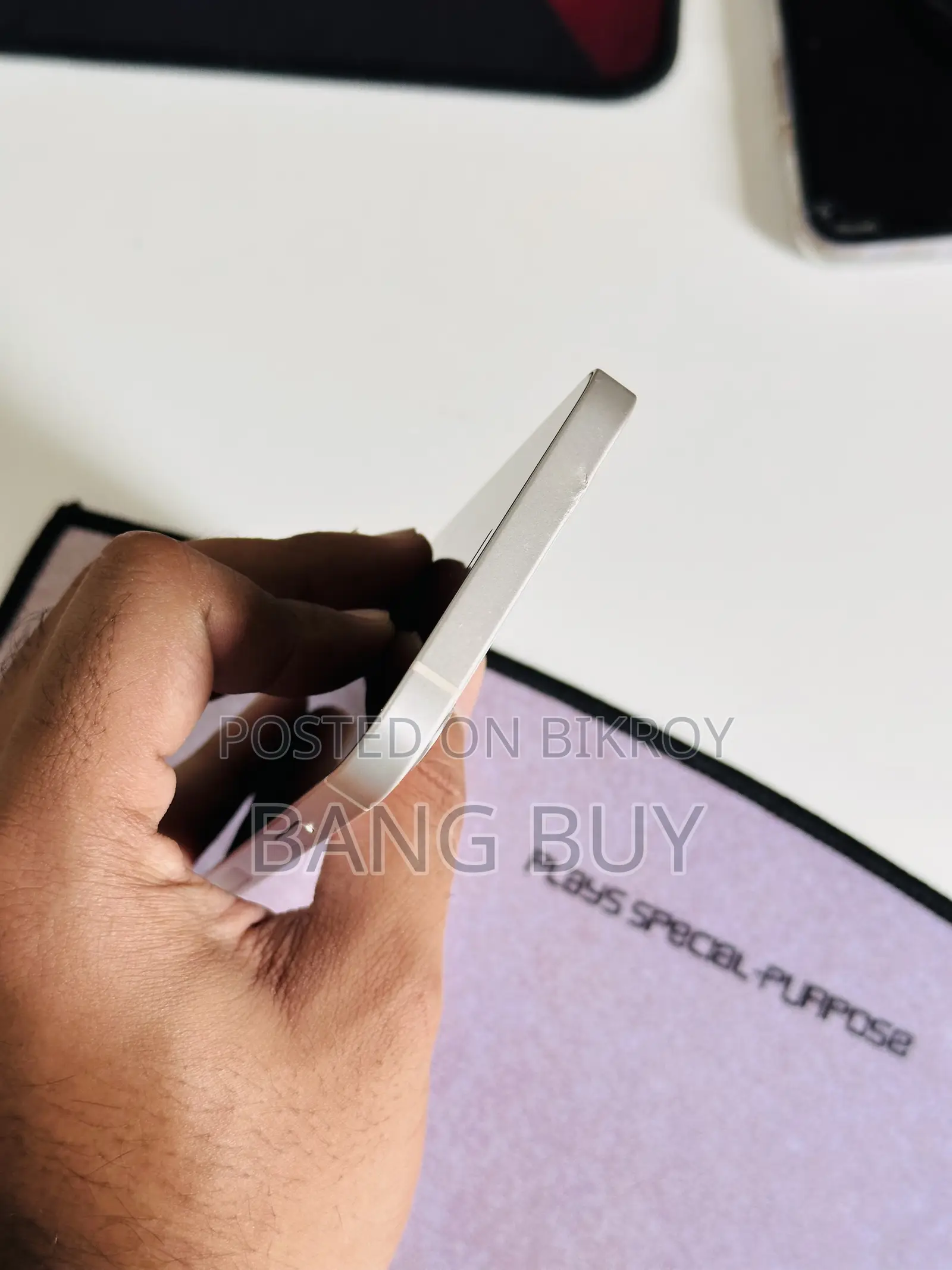 অ্যাপল আইফোন ১২ ৬৪ জিবি সাদা