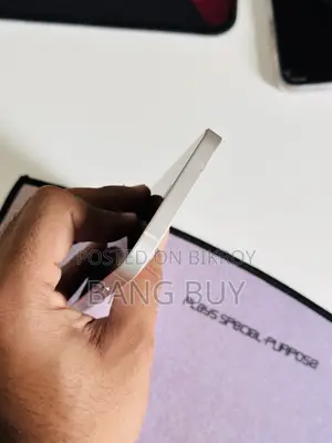 অ্যাপল আইফোন ১২ ৬৪ জিবি সাদা