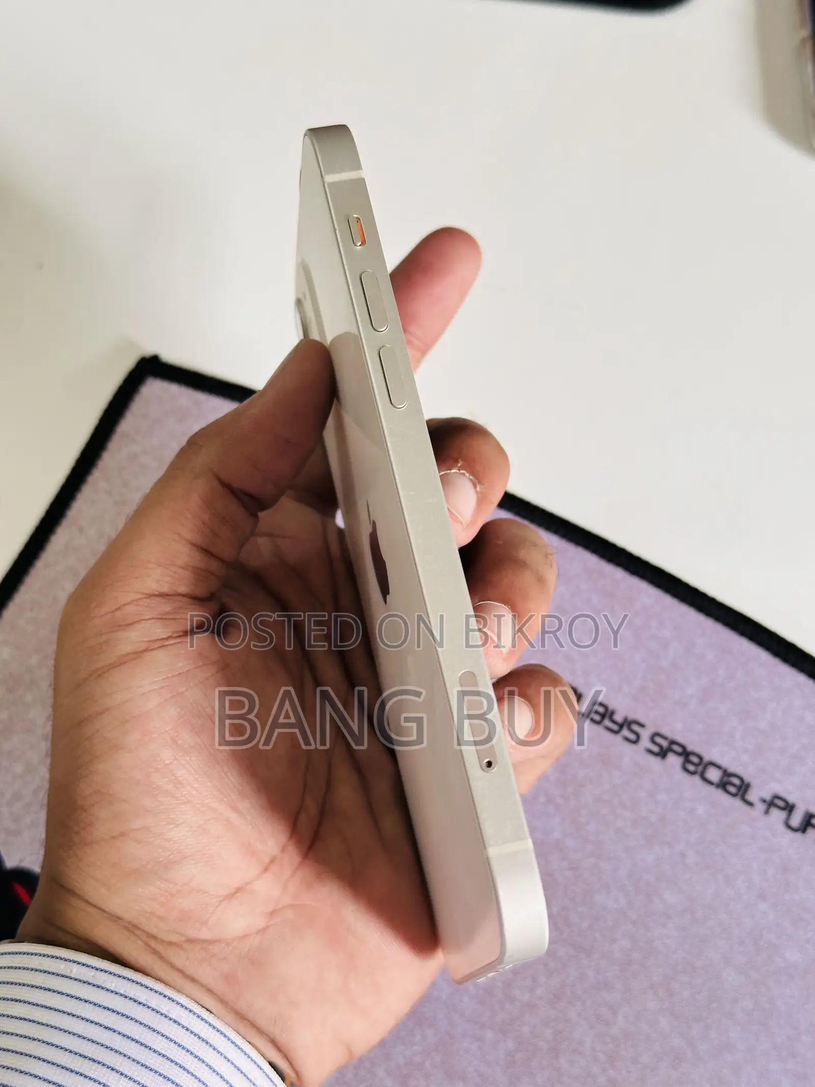 অ্যাপল আইফোন ১২ ৬৪ জিবি সাদা