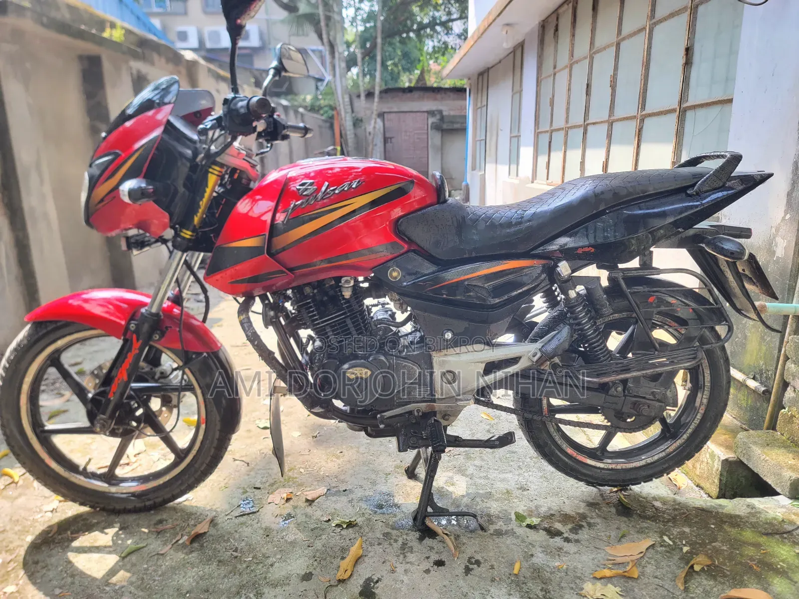 বাজাজ পালসার ১৫০ ২০১০ লাল