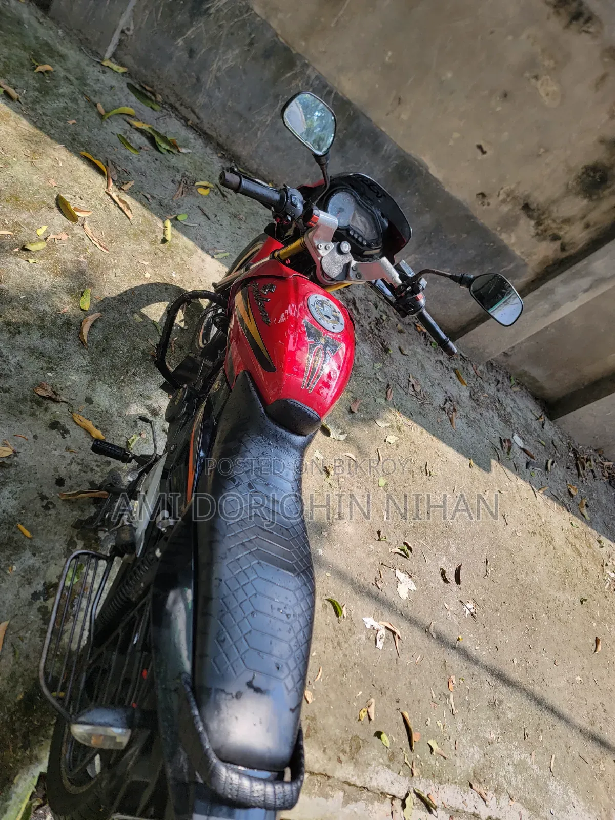 বাজাজ পালসার ১৫০ ২০১০ লাল