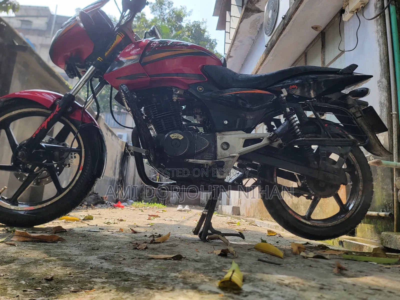 বাজাজ পালসার ১৫০ ২০১০ লাল
