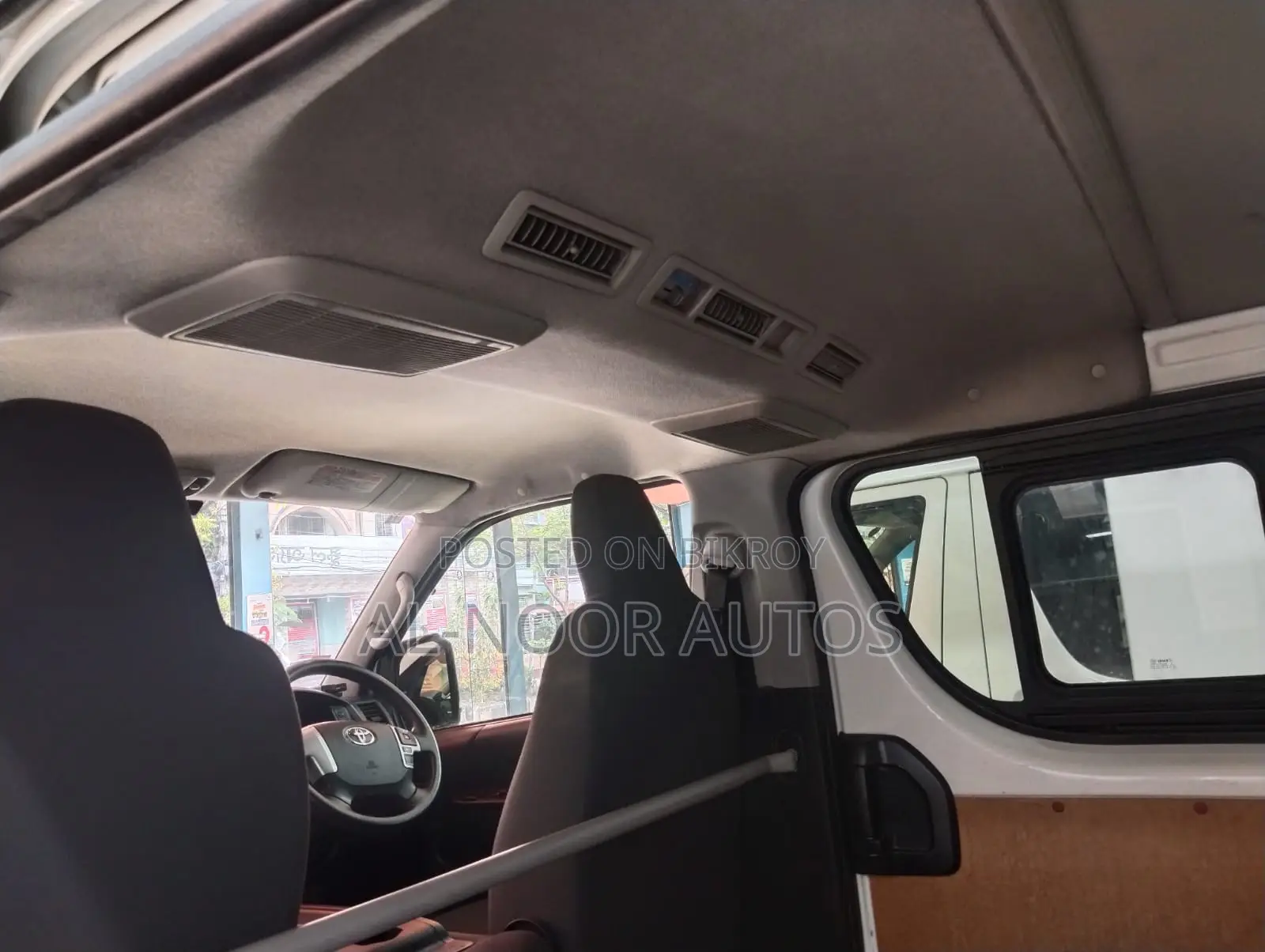Toyota HiAce 2021 White