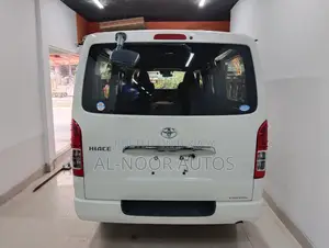 Toyota HiAce 2021 White