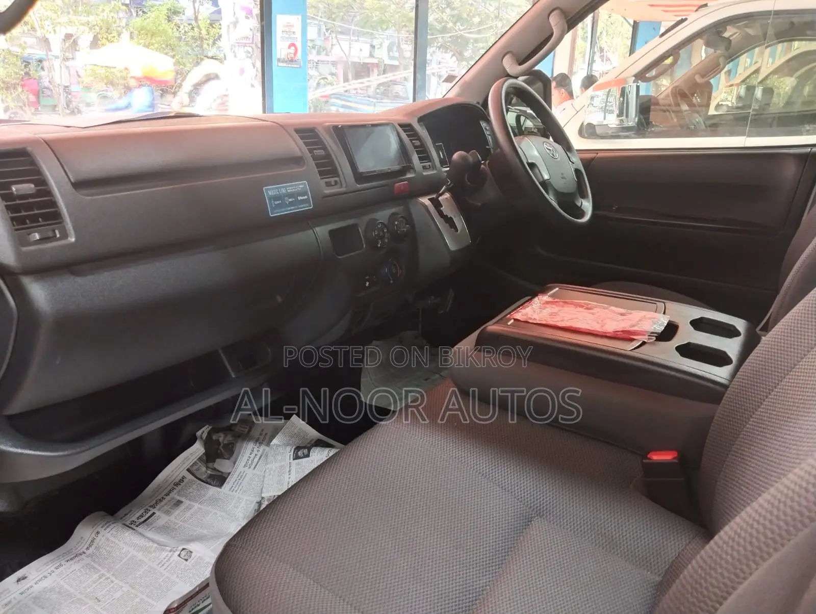 Toyota HiAce 2021 White