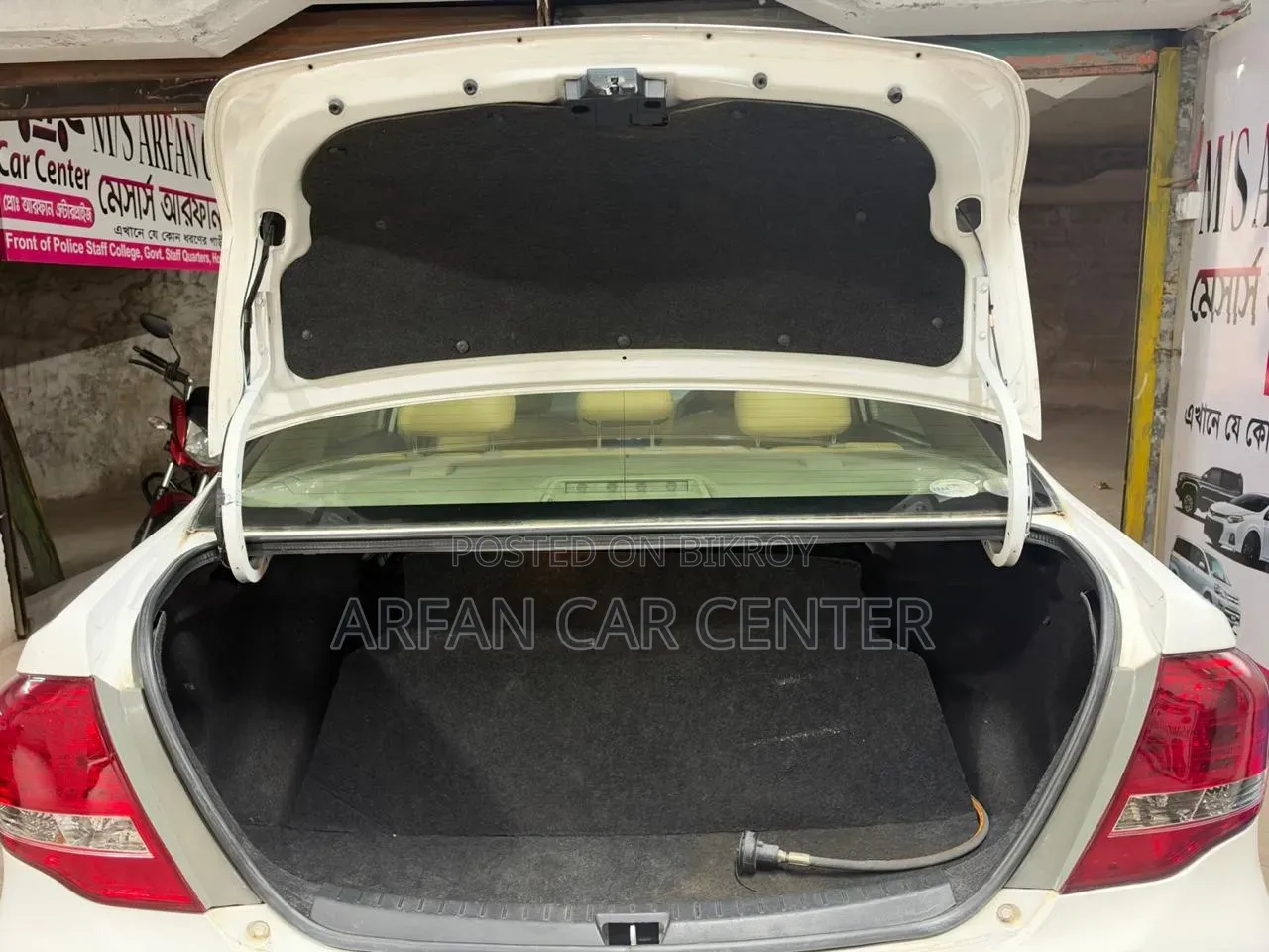 Toyota Axio 1.5 Liter G 2-Wheel Drive 2010 White