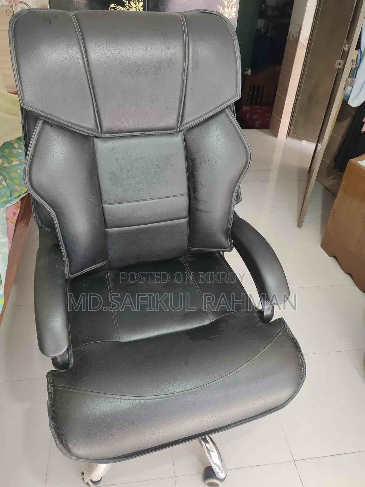 লেদার চেয়ার