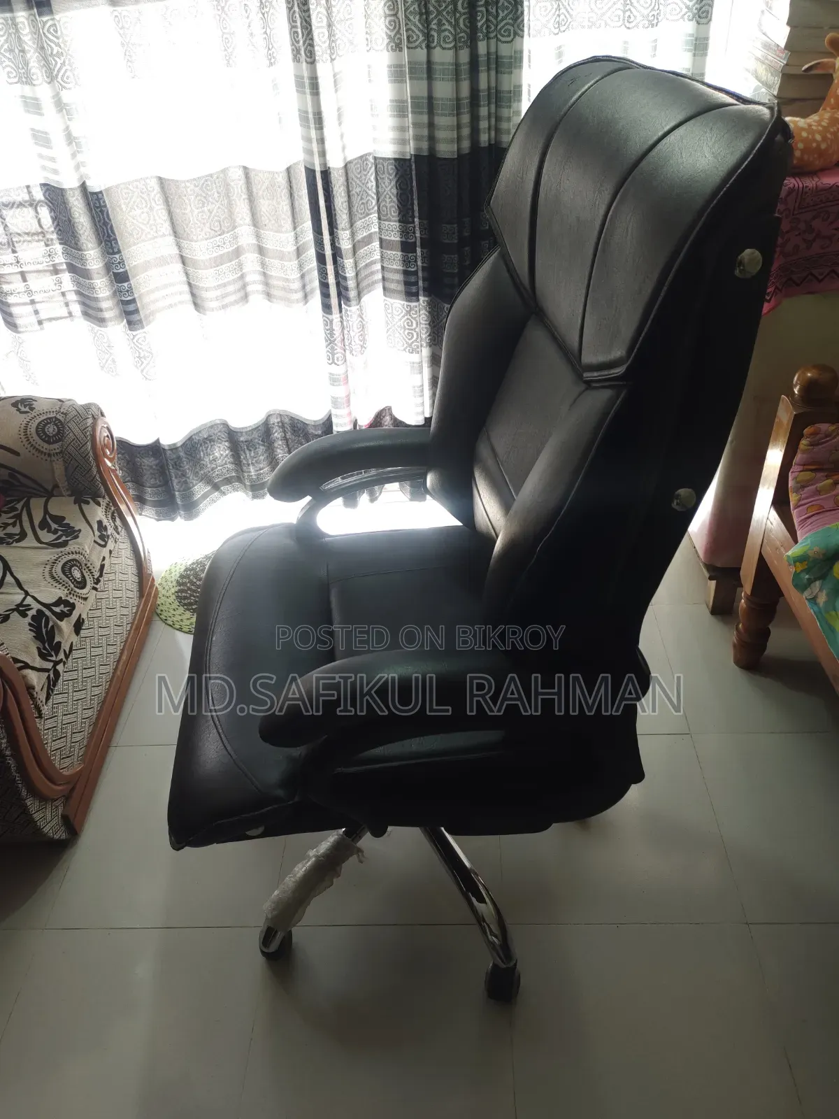 লেদার চেয়ার