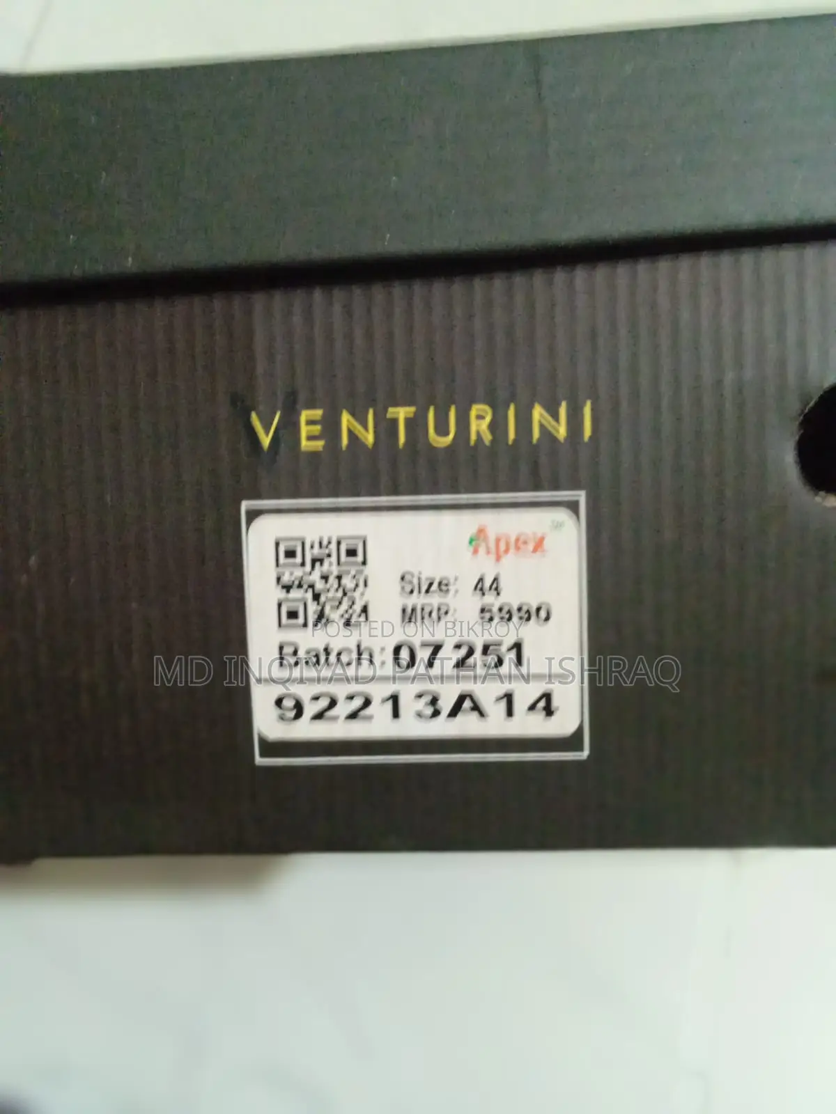 বিক্রি হবে: Apex Venturini ব্র্যান্ডের স্টাইলিশ কালো জুতা (সাইজ: 44)