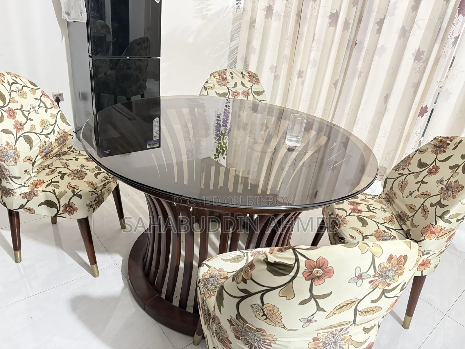 Dining Table For Sale. Only 1 Year Used.