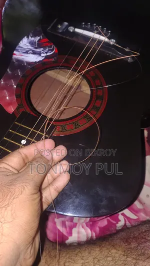 ইন্ডিয়া থেকে আনা গিটার মাএ ১ মাস হইছে এটার দুইটা তার ছেড়ে গেছে