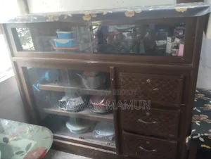 ওয়ারড্রব এবং ড্রেসিং টেবিল