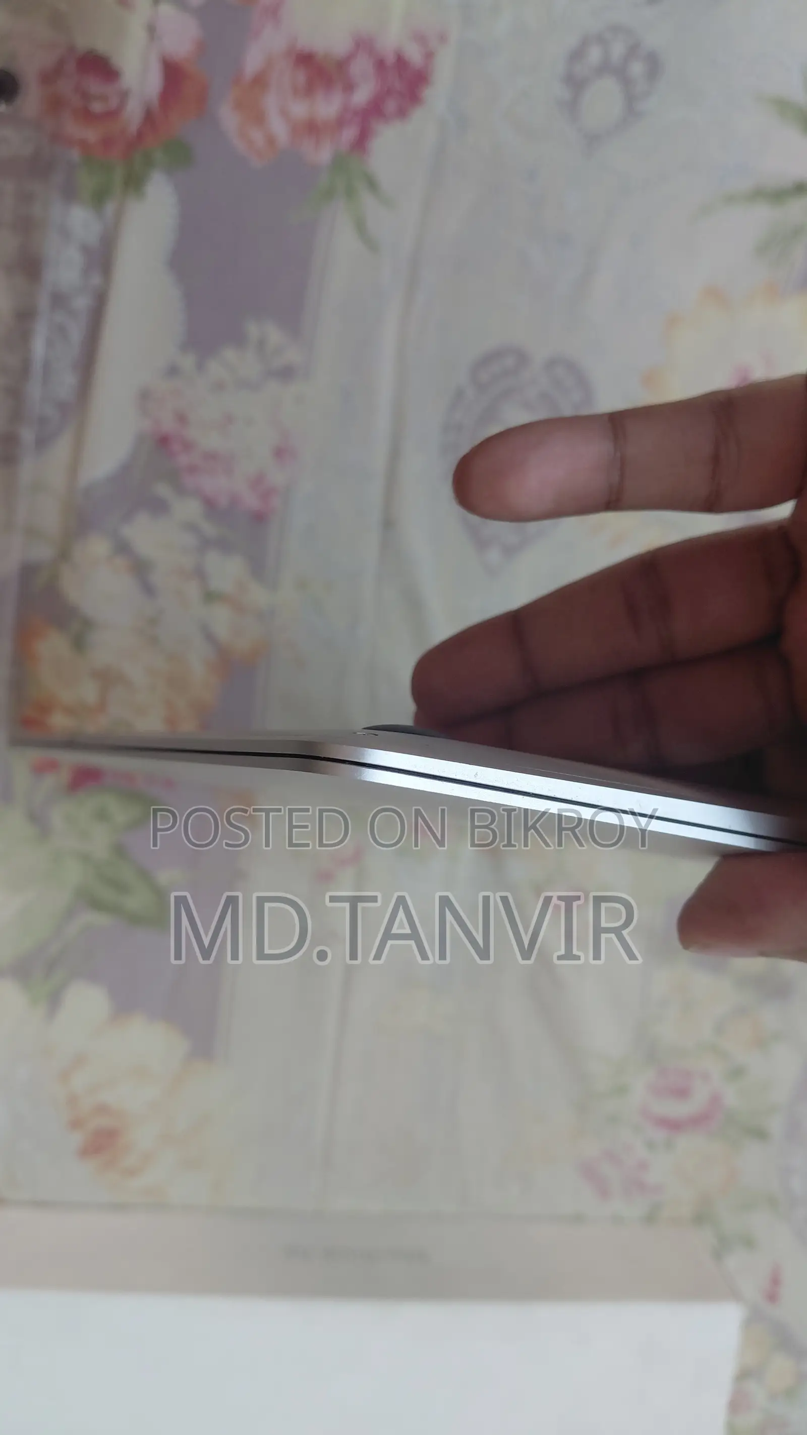 ল্যাপটপ অ্যাপল ম্যাকবুক এয়ার ২০১৯ ৮জিবি ইন্টেল কোর আই৫ এসএসডি ১২৮জিবি