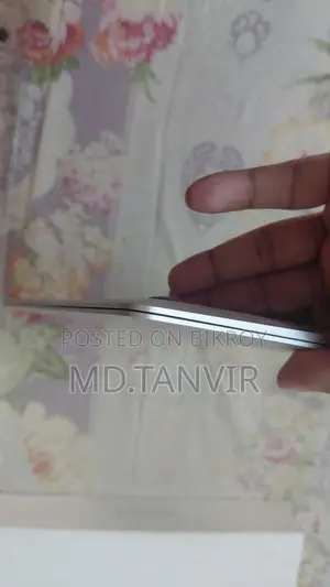 ল্যাপটপ অ্যাপল ম্যাকবুক এয়ার ২০১৯ ৮জিবি ইন্টেল কোর আই৫ এসএসডি ১২৮জিবি