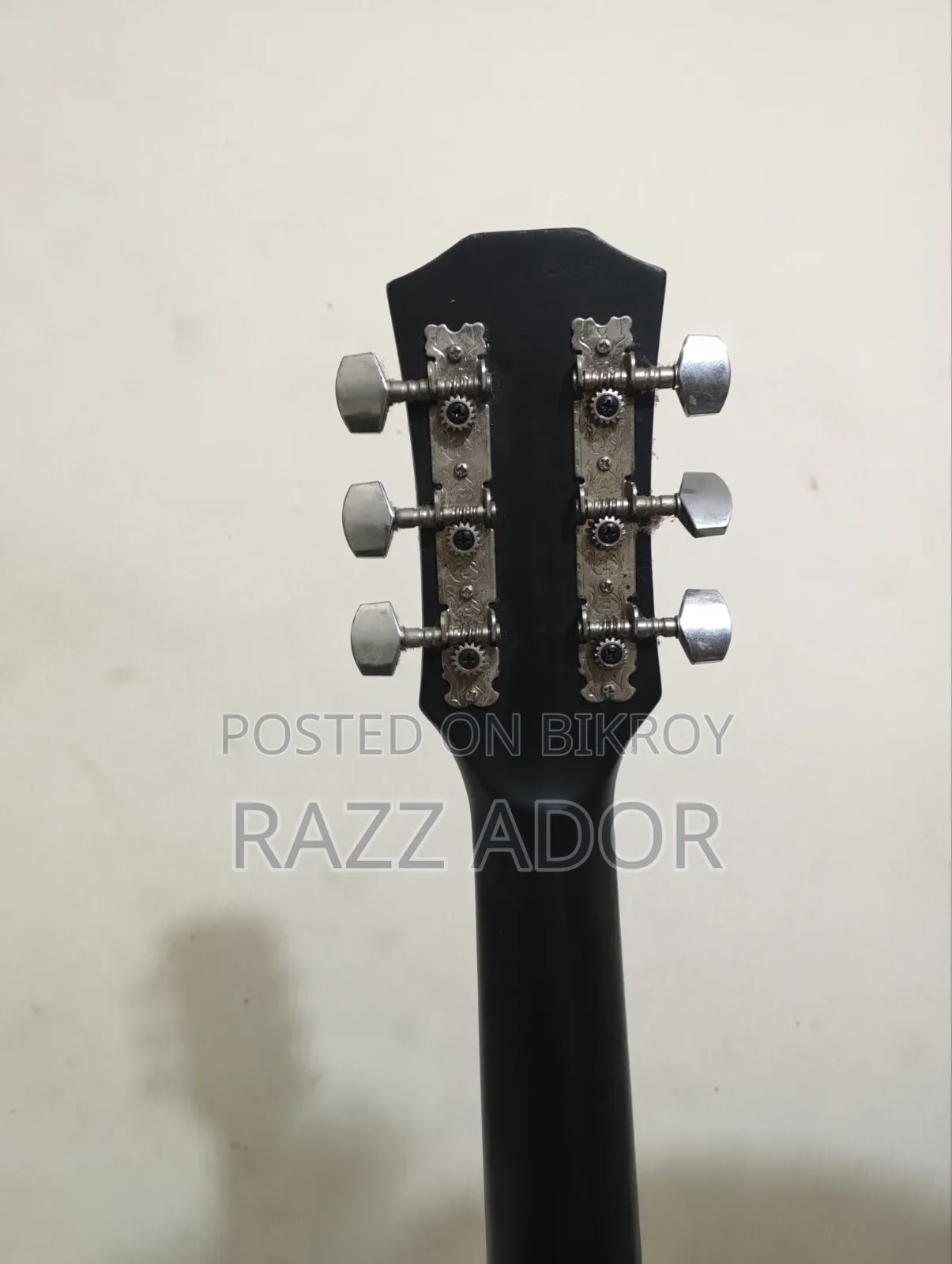 গিটার বিক্রয় হবে