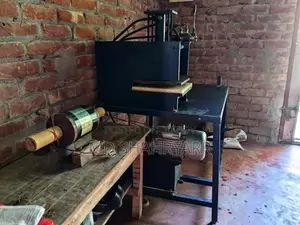 Semi Hydraulic Shoe Making Machine