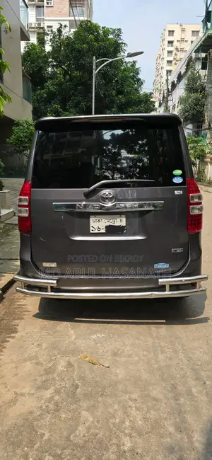 Toyota Noah 2.0 158hp Front-Wheel Drive (8 Seater) 2013 Gray