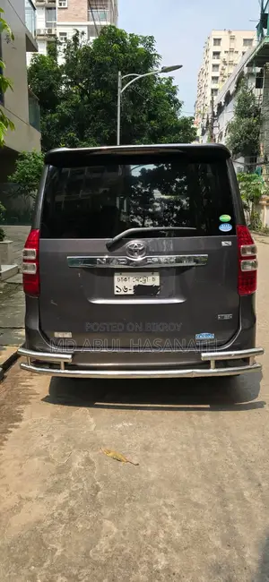 Toyota Noah 2.0 158hp Front-Wheel Drive (8 Seater) 2013 Gray