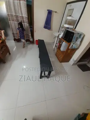 কাঠের বেঞ্চ