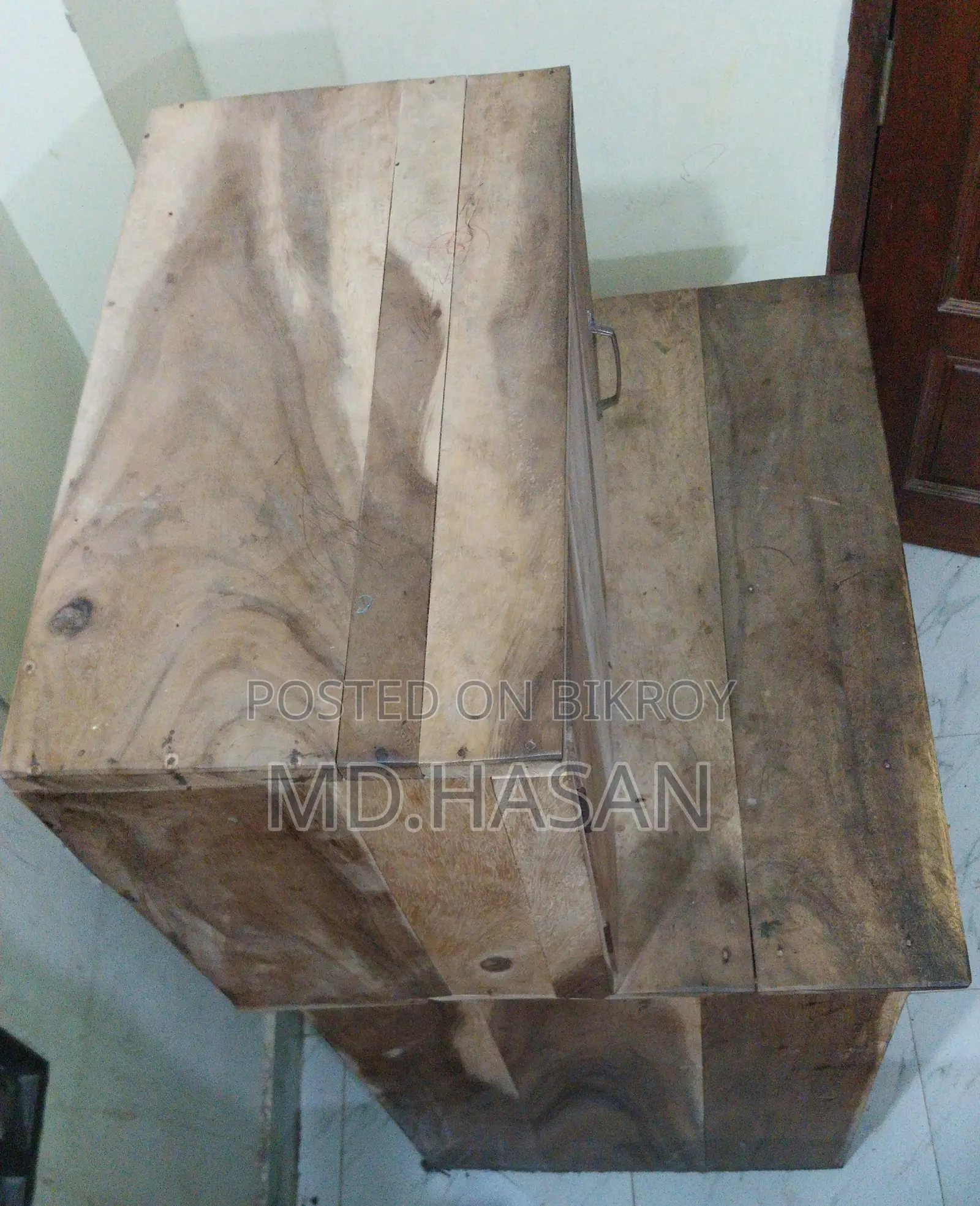 This computer table will be sold. Hill black acacia heartwood. Top