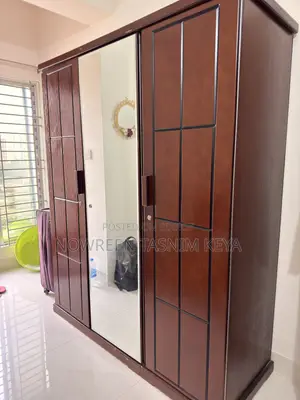 আলমারি বিক্রয়ের জন্য
