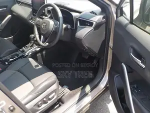 টয়োটা করোল্লা ক্রস ২০২১ ব্রাউন