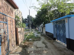 কেরানীগঞ্জ কলাতিয়ায় একতলা বাড়ি বানানো তিন কাঠা জায়গা বিক্রি হবে ।