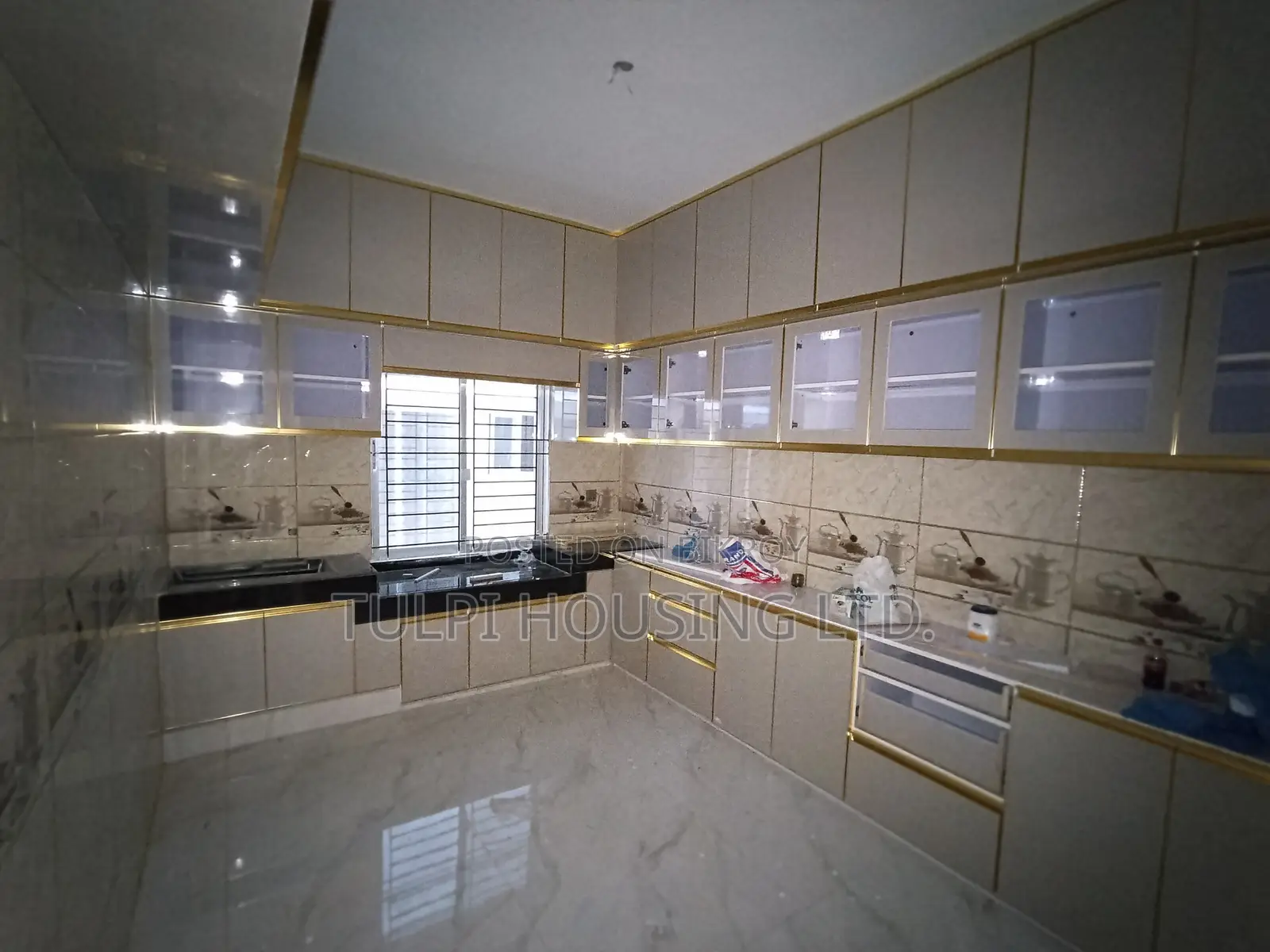 4 Bedroom Apartment in Dhaka, Banasree for sale