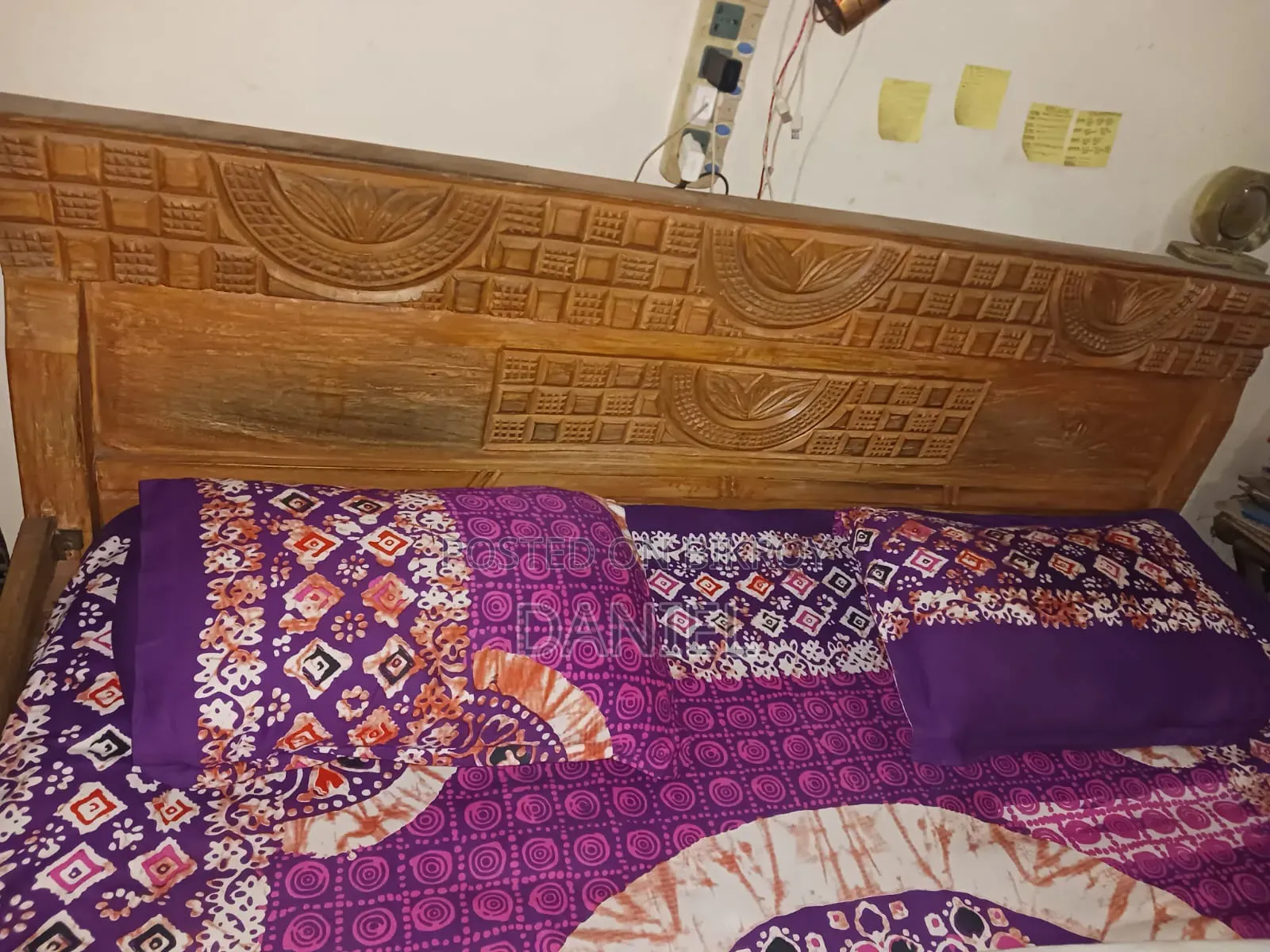 ১টা আকাশমনি খাট সহ ৪টা বালিশ ৩টা কম্বল বিক্রি হবে
