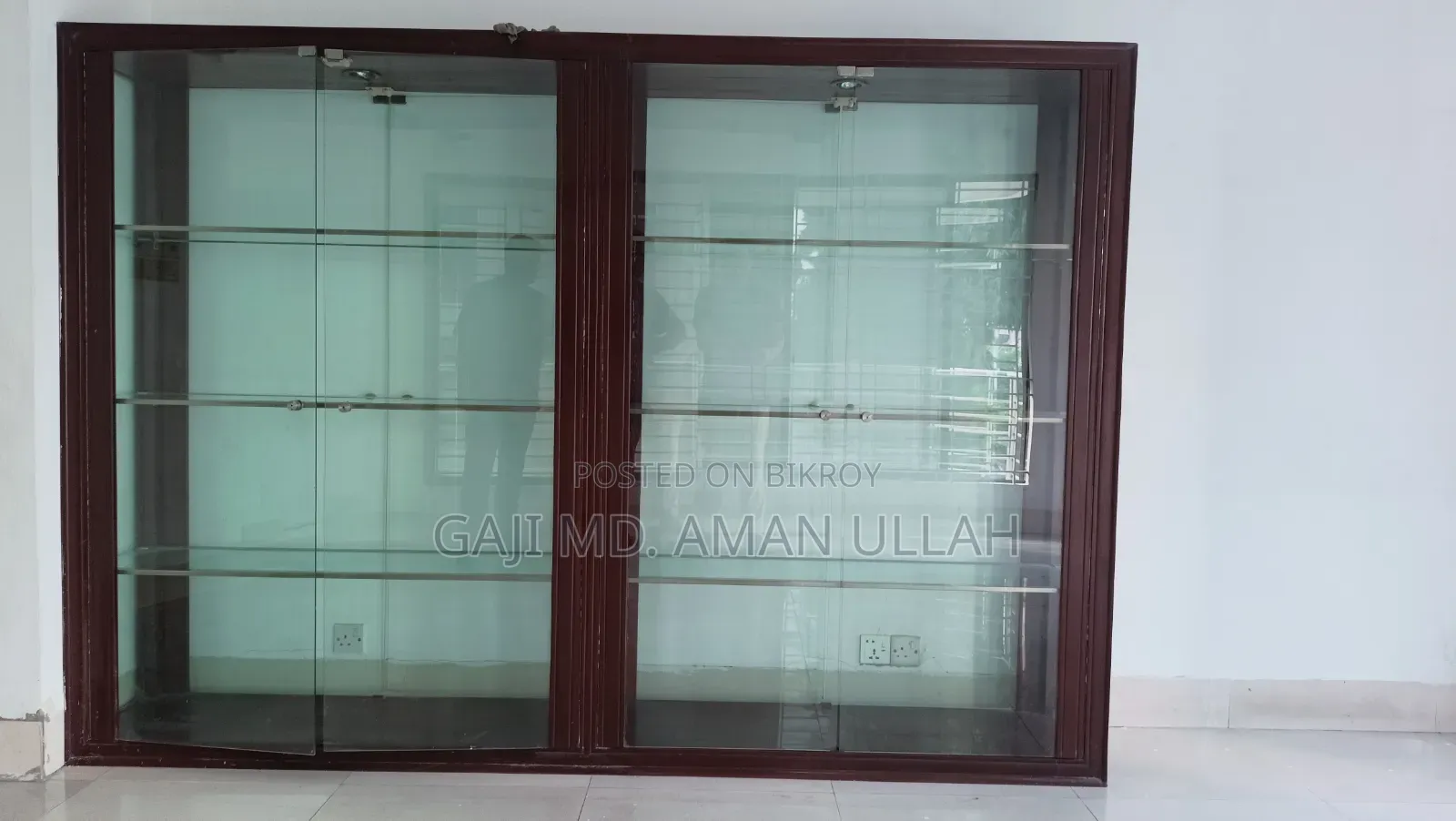 সেগুন কাঠের ভিনটেজ শোকেস