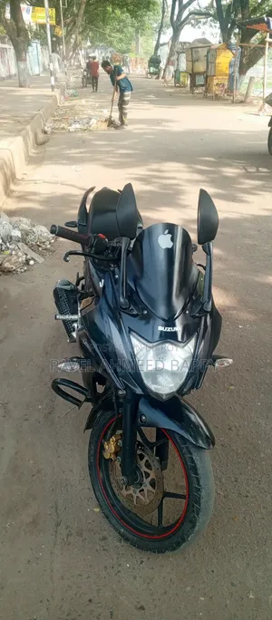 সুজুকি জিক্সার এসএফ ২০১৯ কালো