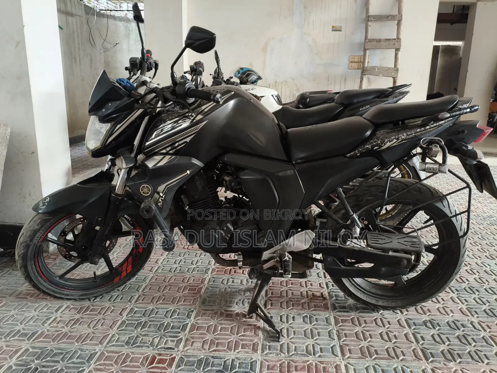 ইয়ামাহা এফজেডএস ভি২ ২০১৭ ব্ল্যাক