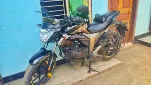 সুজুকি গিক্সার ২০১৮ কালো