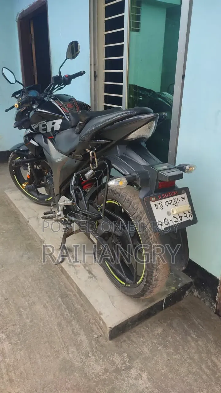 সুজুকি জিক্সার ২০২০ কালো