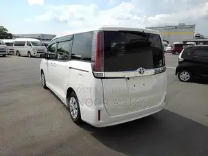 Toyota Noah 2.0 Front-Wheel Drive (8 Seater) 2021 Pearl