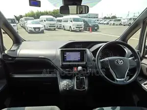 Toyota Noah 2.0 Front-Wheel Drive (8 Seater) 2021 Pearl