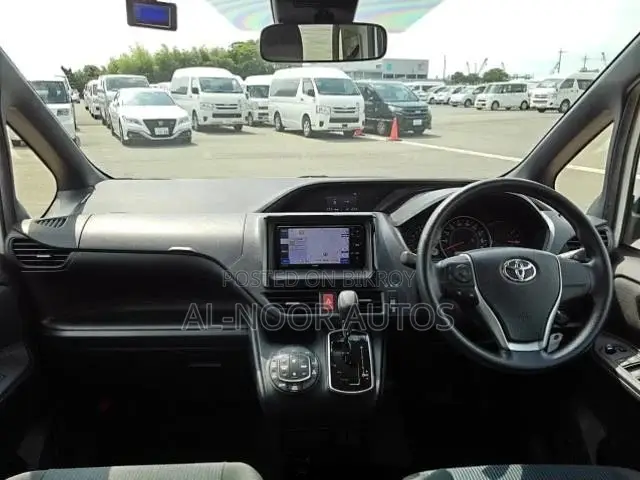 Toyota Noah 2.0 Front-Wheel Drive (8 Seater) 2021 Pearl