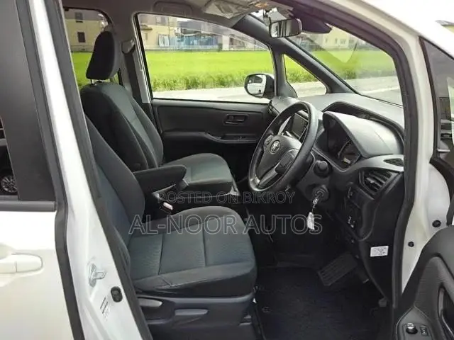 Toyota Noah 2.0 Front-Wheel Drive (8 Seater) 2021 Pearl