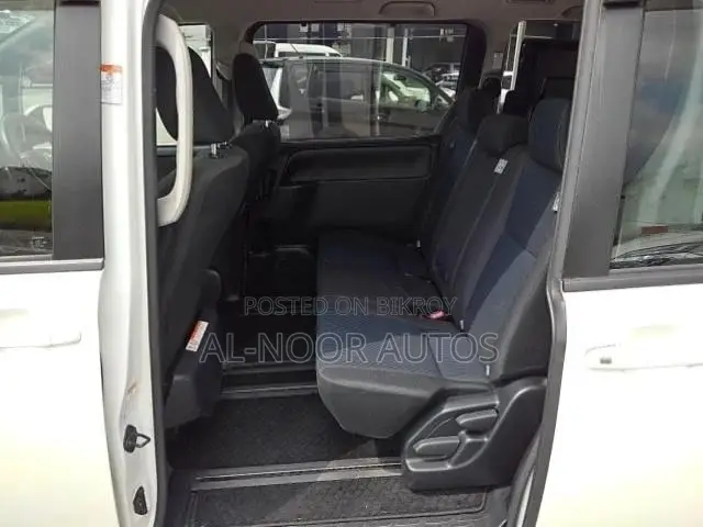 Toyota Noah 2.0 Front-Wheel Drive (8 Seater) 2021 Pearl