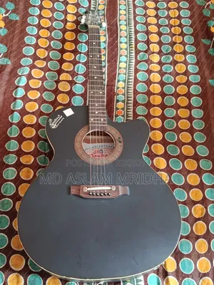 নতুন এর মত একটা গিটার বিক্রি হবে