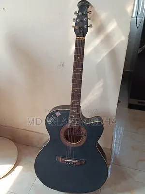 নতুন এর মত একটা গিটার বিক্রি হবে