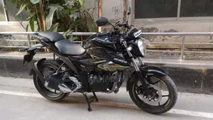 নতুন সুজুকি জিক্সার ২০২৪ কালো