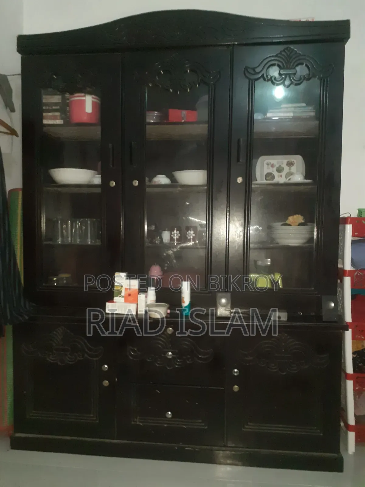 আলমারি উড কাঠর