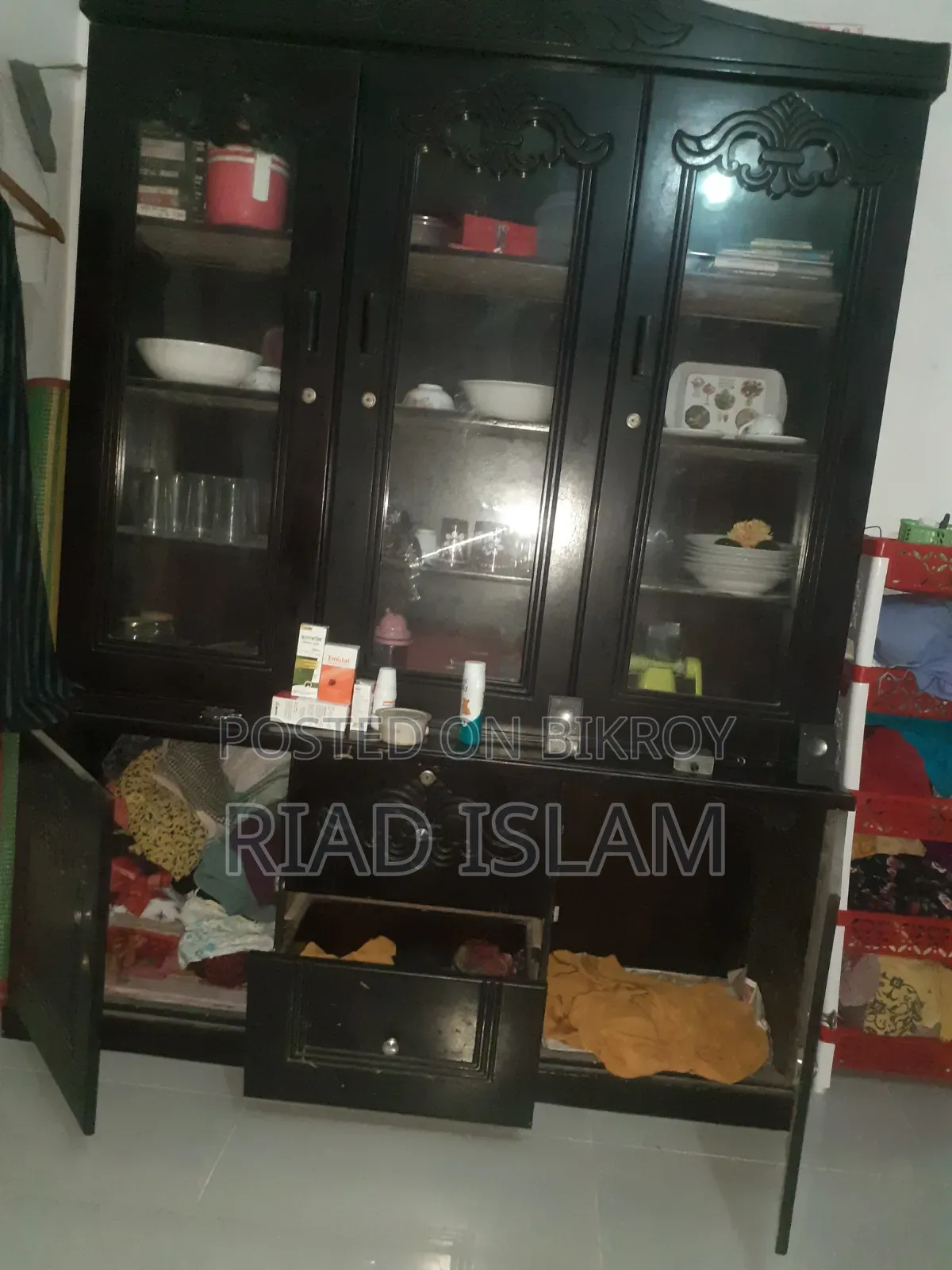 আলমারি উড কাঠর