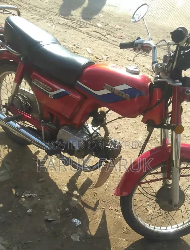 Honda 2000 Red