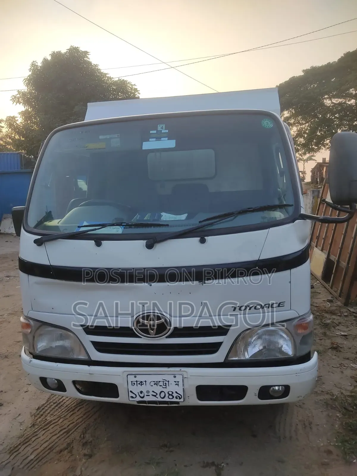 Toyota Quantum 2016 White