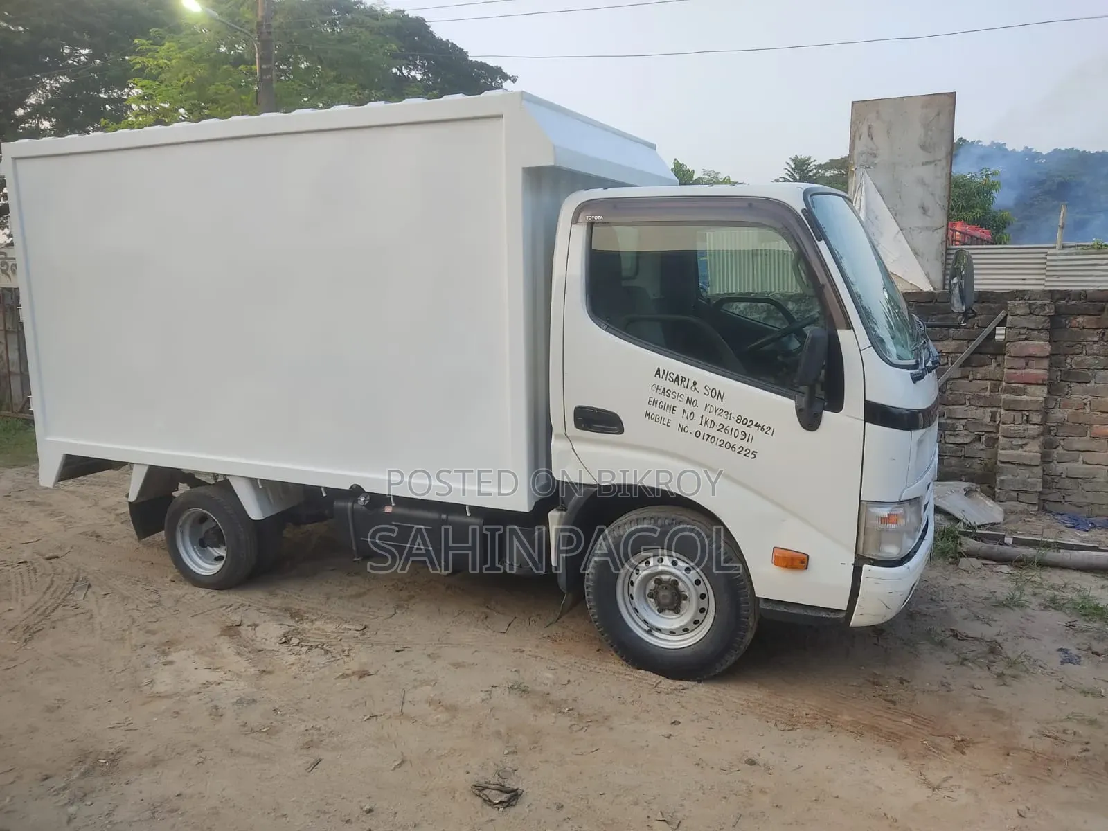 Toyota Quantum 2016 White